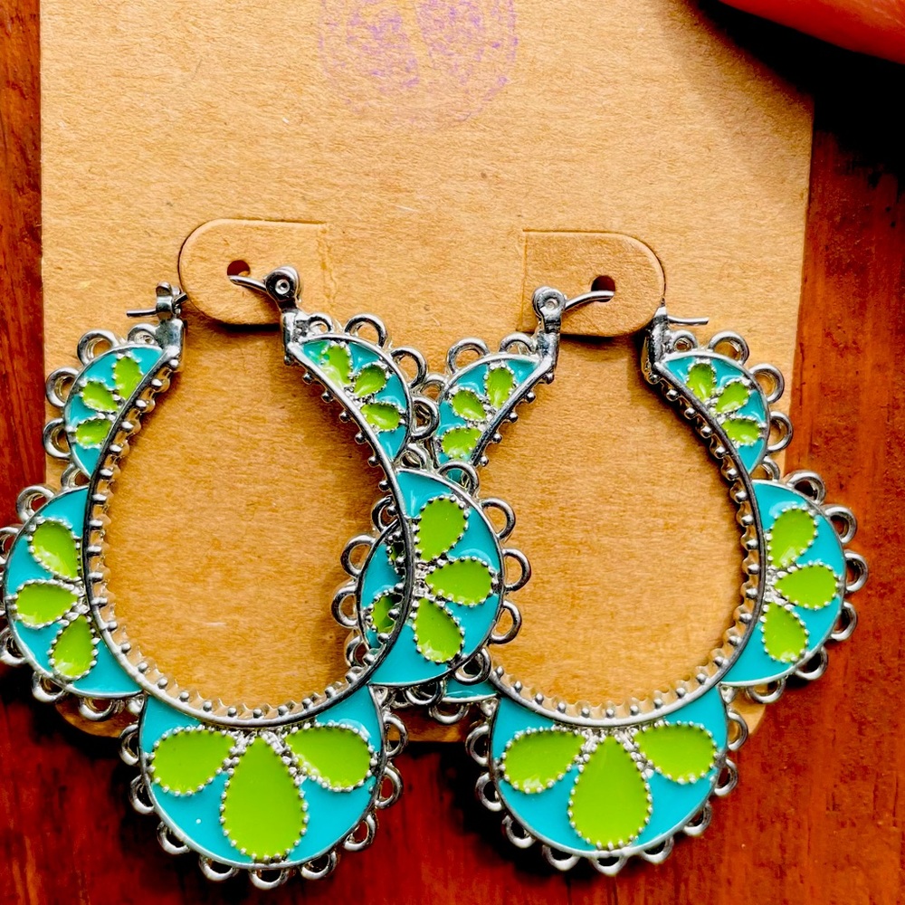 Turquoise and green hoops